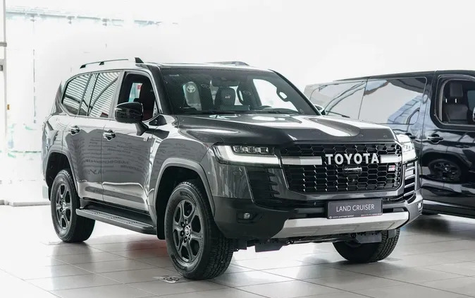 samochody osobowe Toyota Land Cruiser cena 130000 przebieg: 300, rok produkcji 2023 z Kraków